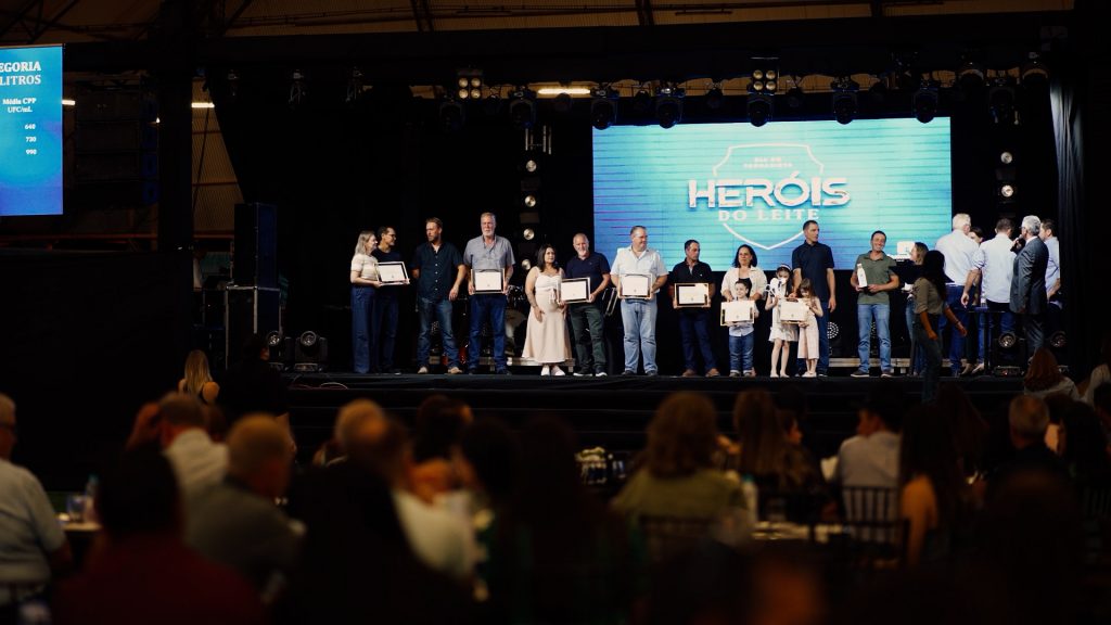 Heróis do Leite: Castrolanda premia produtores em nova edição do Dia do Pecuarista